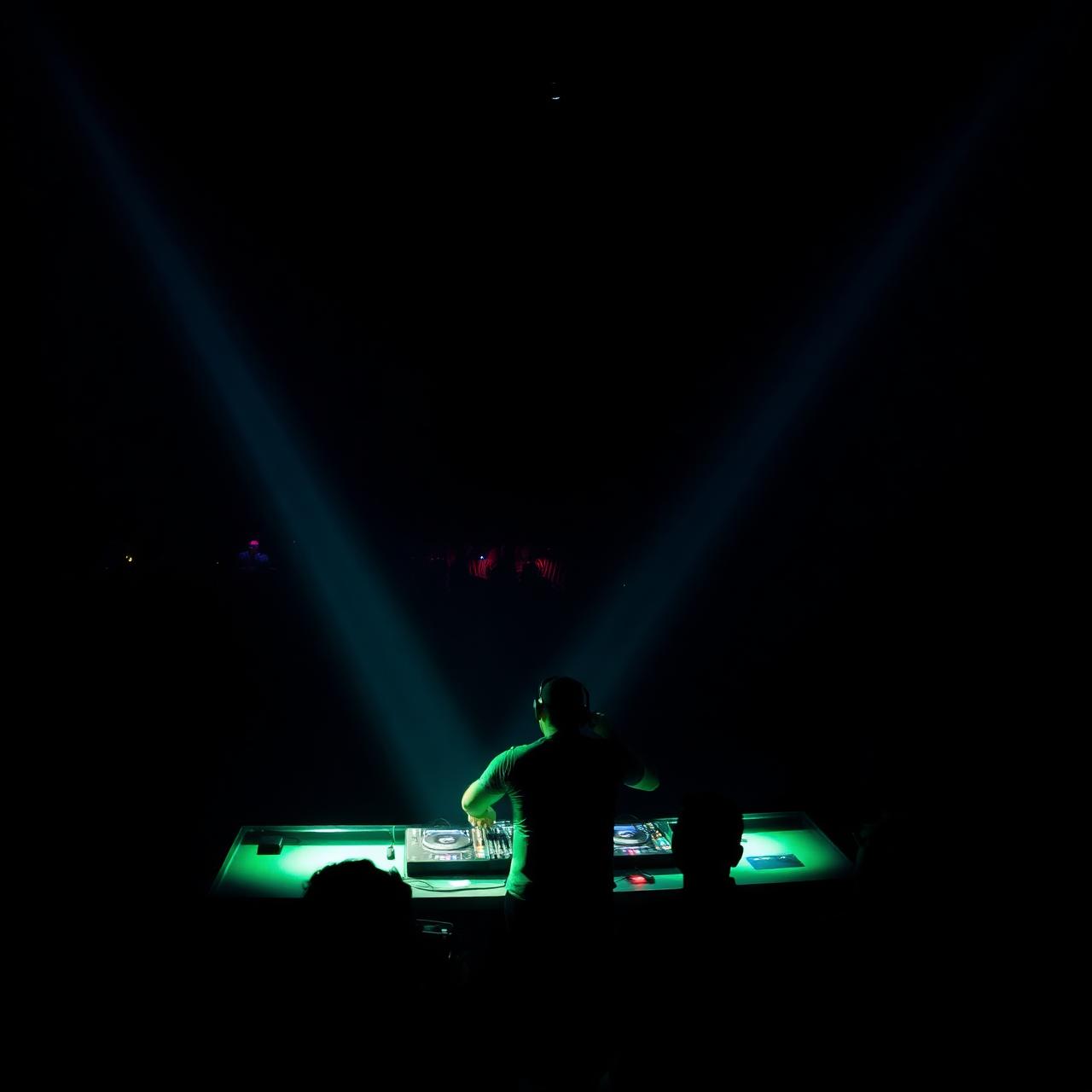 DJs